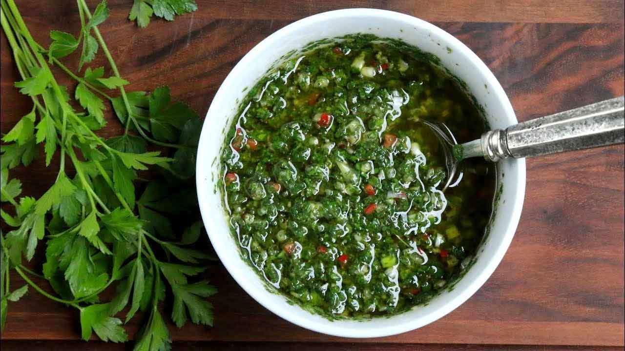 Cómo hacer salsa Chimichurri con ajo y orégano?