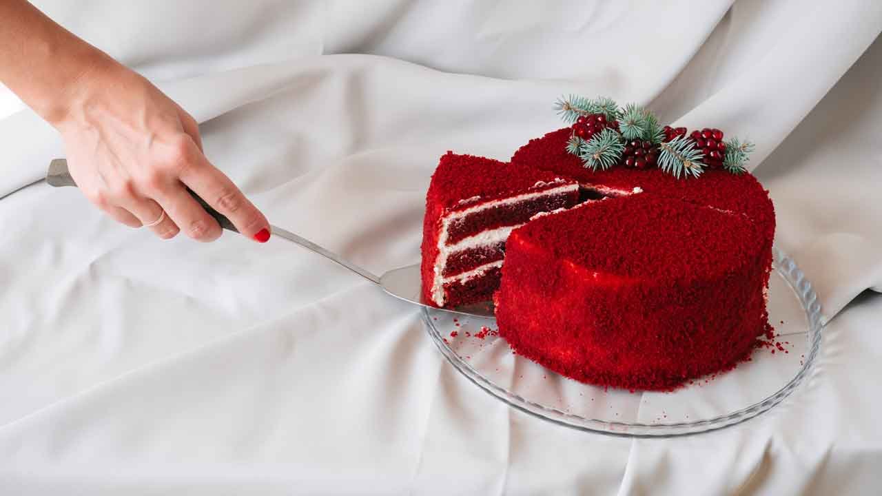 Receta: ¿Cómo hacer pastel red velvet con decoración? - Sibeti Recetas