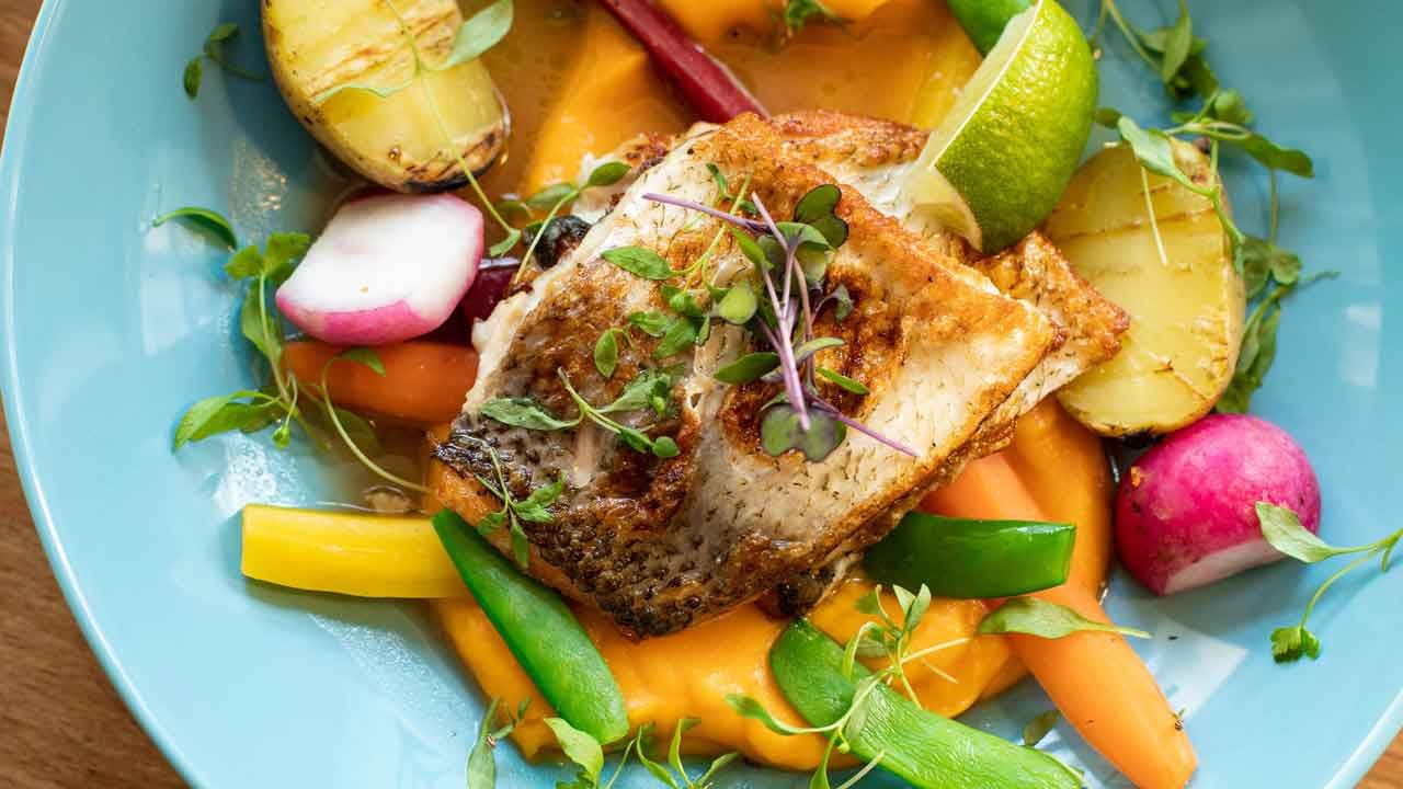 Receta fácil: ¿Cómo hacer Pescado empapelado con verduras?