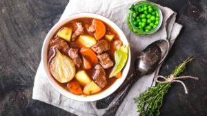 Caldo de res en olla exprés Cómo hacer la receta paso a paso